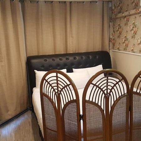 Bed And Butler Hostel Bangkok Kültér fotó