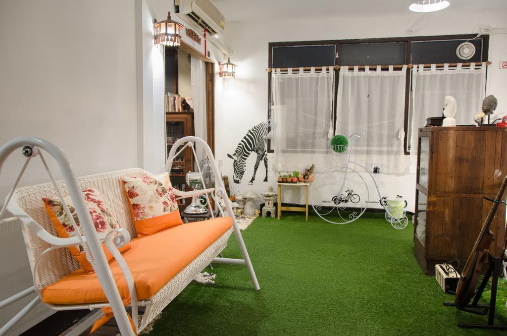 Bed And Butler Hostel Bangkok Kültér fotó
