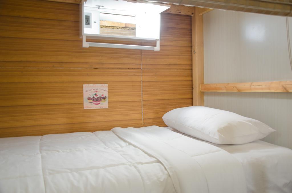 Bed And Butler Hostel Bangkok Kültér fotó