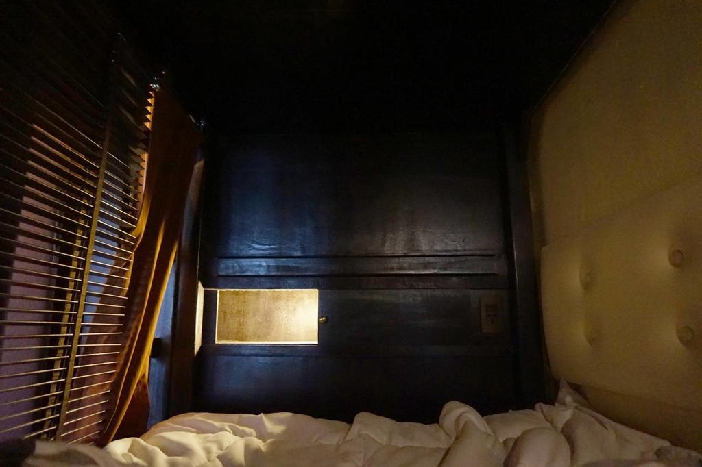 Bed And Butler Hostel Bangkok Kültér fotó