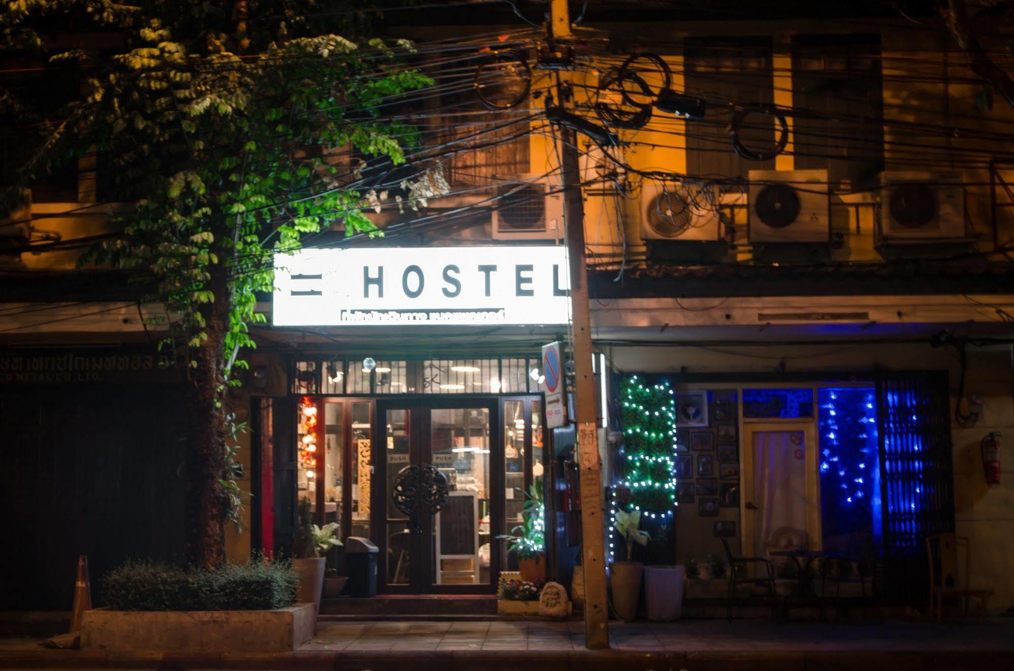 Bed And Butler Hostel Bangkok Kültér fotó