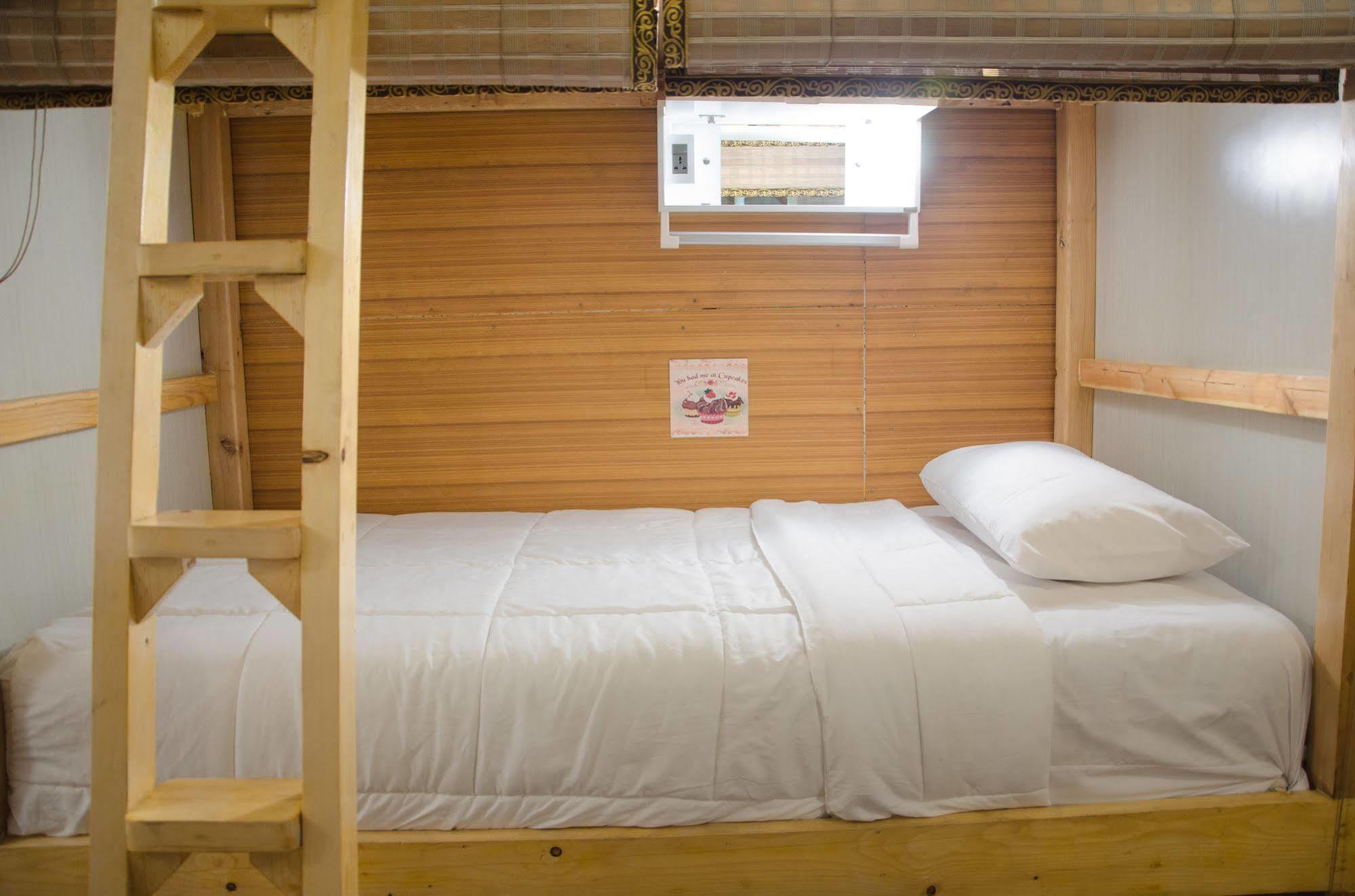 Bed And Butler Hostel Bangkok Kültér fotó